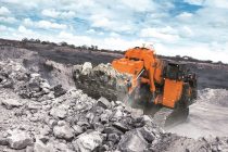 Hitachi introduce cinci excavatoare miniere cu acţionare electrică – seria EX-6