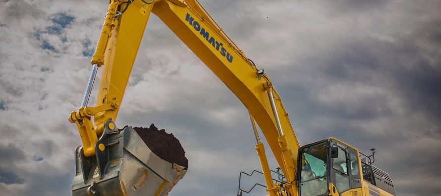 World’s largest 3D semi-automatic excavator – Komatsu PC490LCi-11 with intelligent Machine Control technology