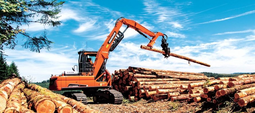 The new Doosan DX225LL-5 log loader features a new engine and other improvements
