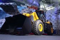 LiuGong launched a revolutionary vertical lift loader at 2016 Global Dealer Conference