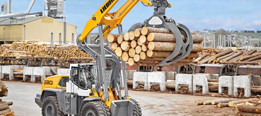 XPower range for log handling extended: Liebherr presents the robust L 580 LogHandler XPower