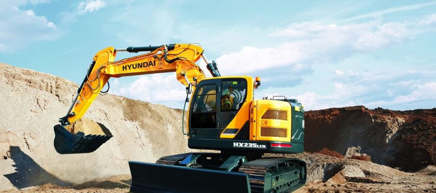 Hyundai supplies wheeled and tracked excavators of 14 to 30 t with optional two-piece boom