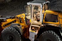 New lighting options for Liebherr XPower wheel loaders: adaptive working lighting and key with remote control