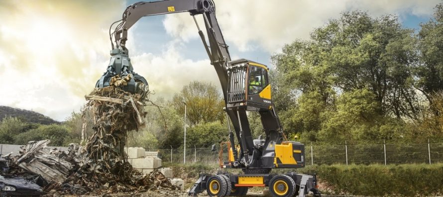 Noul EW240E este cel mai puternic excavator pentru manipularea materialelor de la Volvo CE