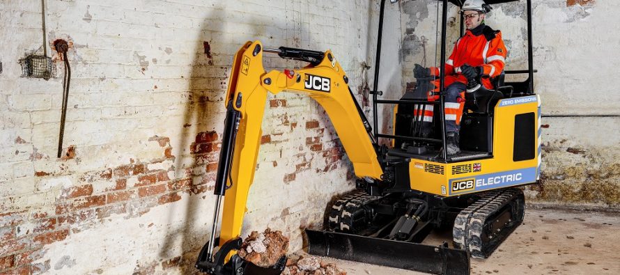 JCB a stârnit interes cu primul său excavator electric