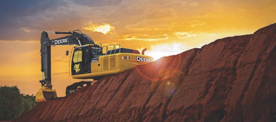 John Deere adds Grade Guidance to 210G LC excavator and makes customer-driven updates to 130G – 470G LC models
