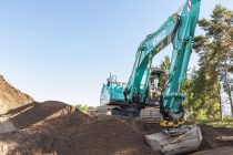 Excavatoarele Kobelco vor fi echipate cu rotoare basculante Engcon și funcție automată de înclinare
