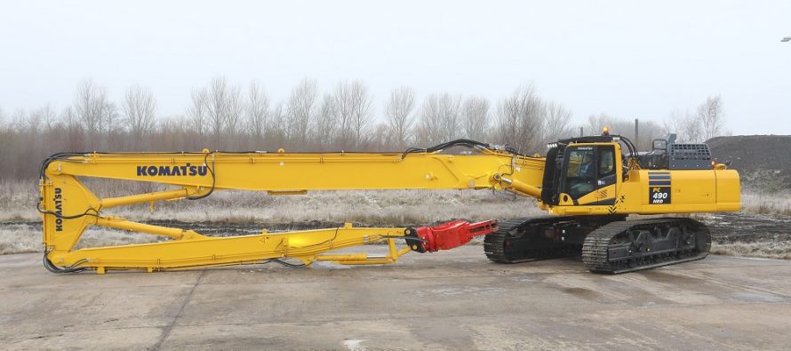 Komatsu Europe anunță noul excavator pentru demolări la înălțime PC490HRD-11