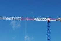 A Raimondi MRT159 flattop tower crane is currently at work in Romania on a residential jobsite