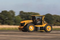 BKT a echipat tractorul JCB Fastrac cu anvelope speciale pentru doborârea recordului de viteză