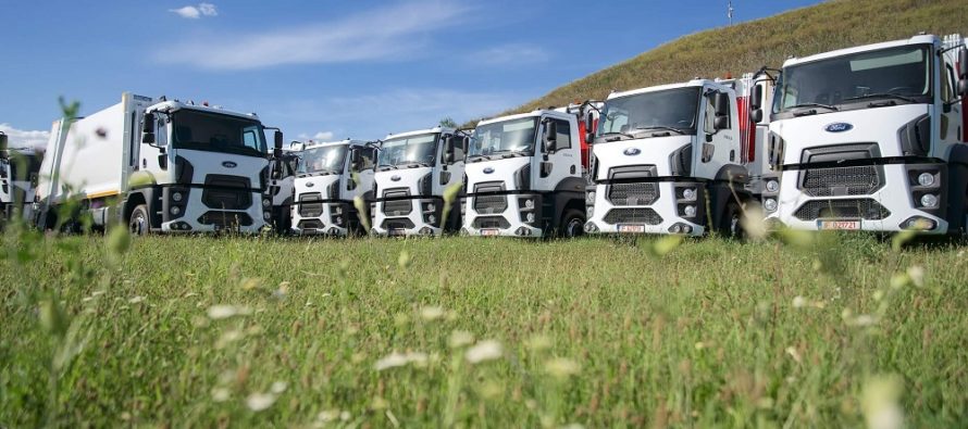 Cefin Trucks livrează o flotă de 35 de autogunoiere compactoare Ford Trucks către compania AVE Bihor