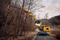 Liebherr presents new equipment combinations for tree care and timber industry