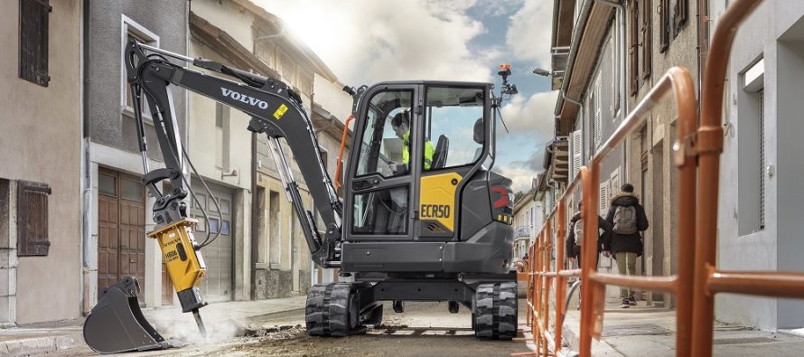 Volvo CE introduce excavatorul compact ECR50 generația F, pentru mai multă versatilitate și ușurință în operare