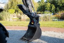 Mecalac launches a hydraulic thumb for its 6MCR and 7MWR excavators