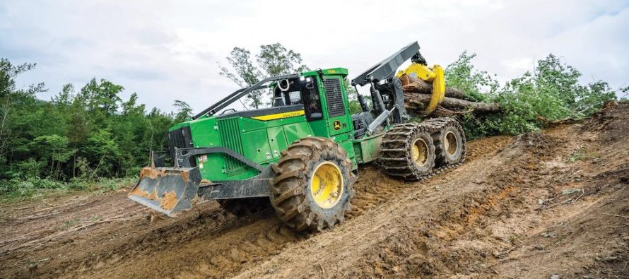 John Deere introduce puternicul tractor articulat forestier cu 6 roți, 768L-II