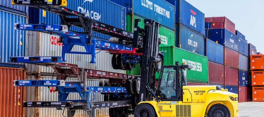 Hyster lithium-ion lift trucks for 10-18 tonne loads