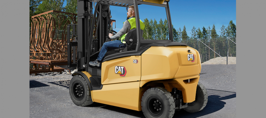 Cat 4.0 to 5.5-tonne electrics challenge IC engine forklifts