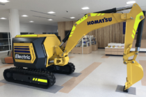 Komatsu a anunțat un concept de mini-excavator electric fără cabină și cu control de la distanță