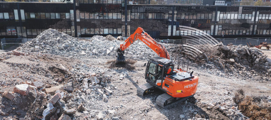 Enjoy the comfort of the Hitachi ZX130-7 and ZX135US-7