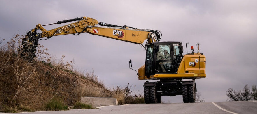 New Cat M319 wheeled excavator delivers high performance with a compact front and tail swing design