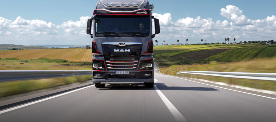 MHS Truck & Bus Group a livrat, în România, în premieră, prima unitate MAN TGX Individual Lion S ediție specială