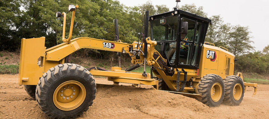 Cat 140 GC motor grader produces high performance at a low cost per hour
