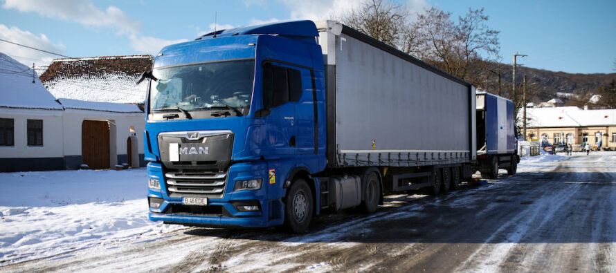 Pentru al cincilea an consecutiv, Fundația M&V Schmidt și “Die Johanniter” au adus “Camionul de Crăciun” în Transilvania