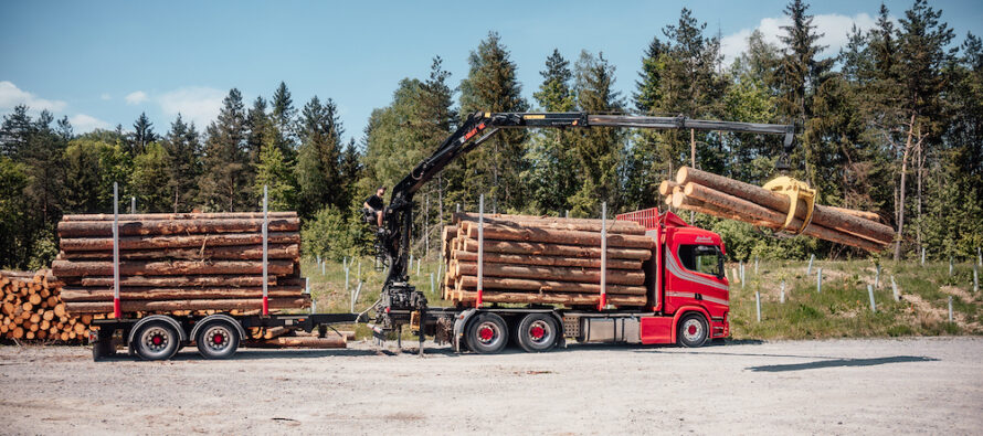 Hiab launches next generation LOGLIFT forestry cranes