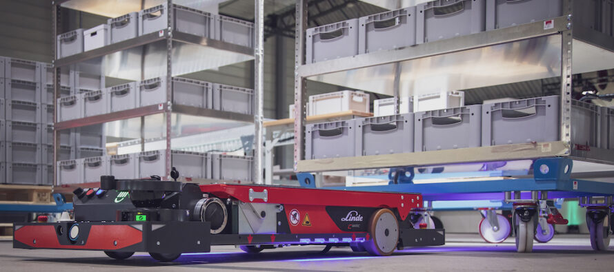 Intelligent transport robot optimizes material flow in the warehouse