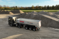 Under 5.8 t: new and lightweight tipping semi-trailer