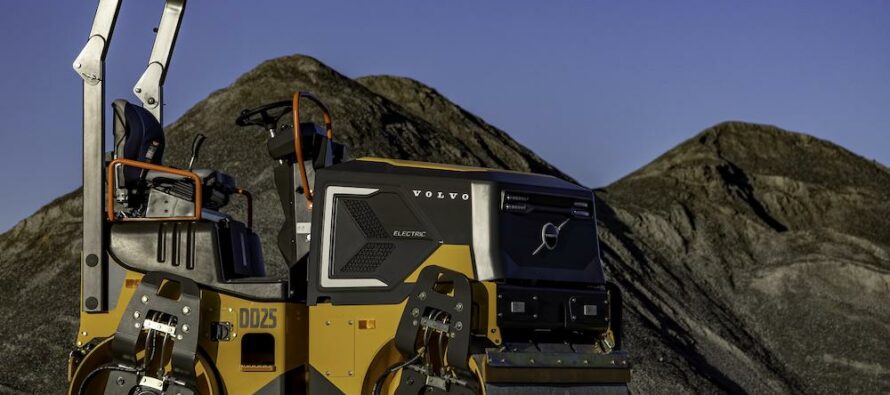 Volvo CE introduce primul compactor electric de asfalt