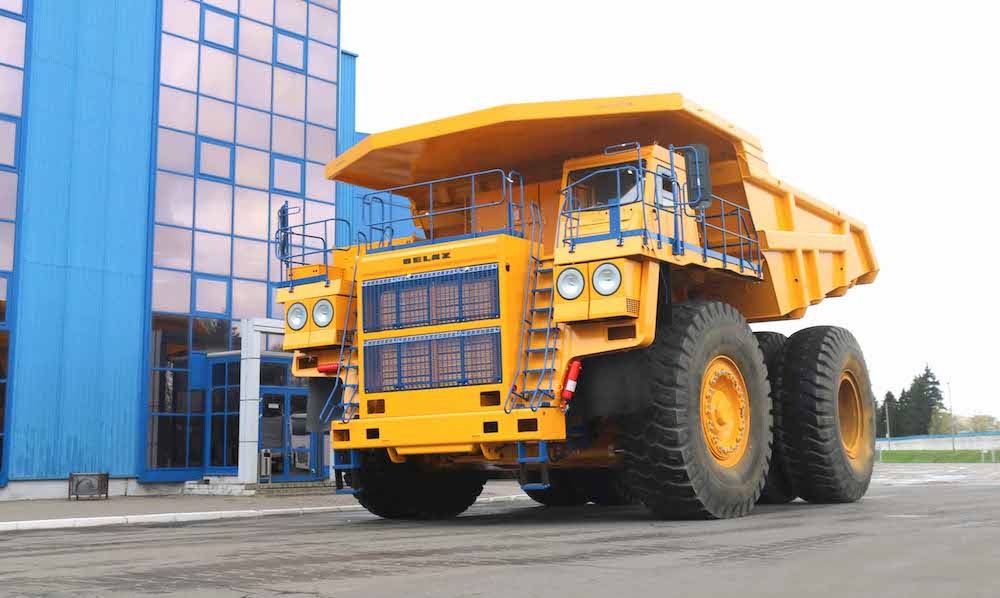 Miniature Camion Chantier Russe BELAZ 540 – Échelle 1/43 – Occasion (manque Rétro)