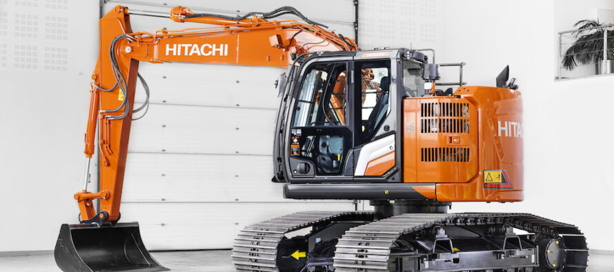 Hitachi prezintă noul excavator pentru aplicații forestiere ZX135USL-7