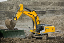 The new R 992 crawler excavator presented at steinexpo