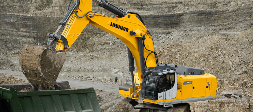 Noul excavator pe șenile Liebherr R 992, prezentat la Steinexpo