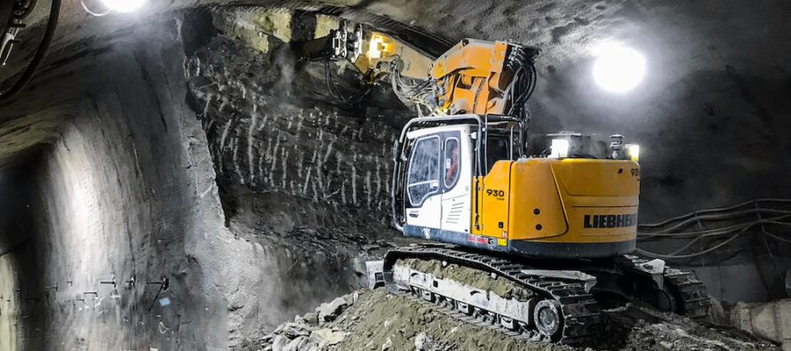 Excavatorul pe șenile Liebherr R 930 Tunnel, lansat pe piața mondială