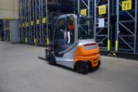 Material handling in industrial environments: BKT’s tips for choosing the right tire