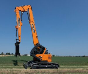 Develon lansează noul excavator pentru demolări DX140RDM-7
