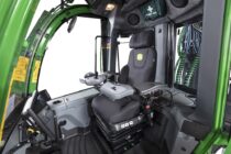 Noua cabină John Deere de pe Seria H – confort și ergonomie