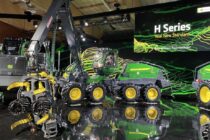 Noua cabină John Deere de pe Seria H – confort și ergonomie