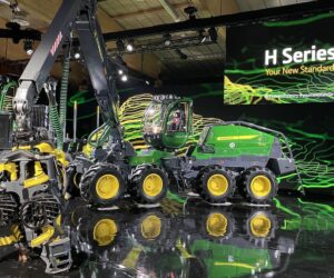 Noua cabină John Deere de pe Seria H – confort și ergonomie