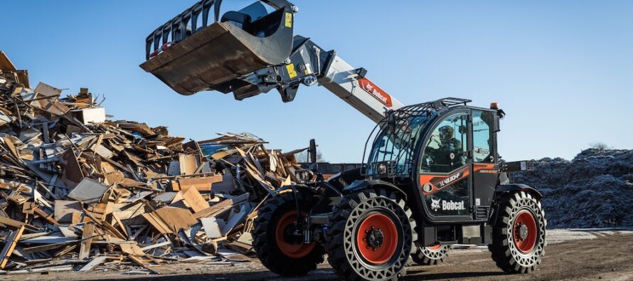 Încărcătoarele telescopice Bobcat își arată puterea pe piețele europene de deșeuri și reciclare