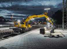 Liebherr A 922 railroad excavator – for use either on railway tracks or on the road