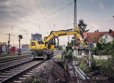 Excavatorul feroviar-rutier Liebherr A 922 – și pe căi ferate, și pe drumuri