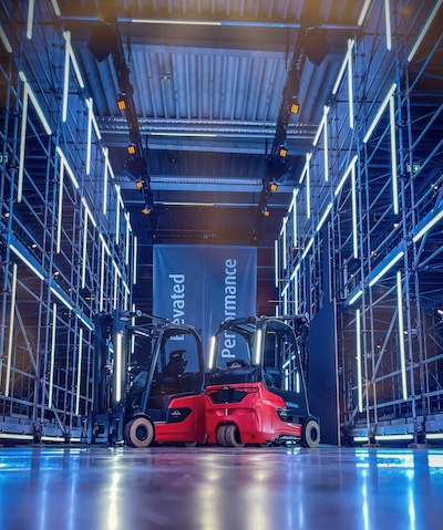 Linde MH prezintă vehicule inovatoare, soluții de automatizare și software la LogiMAT 2025