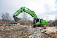 Sennebogen prezintă un excavator pentru demolări cu braț și cupă pentru lucrări grele