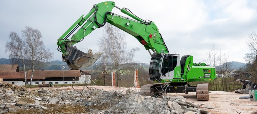 Sennebogen prezintă un excavator pentru demolări cu braț și cupă pentru lucrări grele