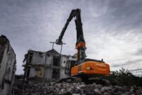 Hitachi expune la Bauma șase excavatoare adaptate pentru aplicații speciale