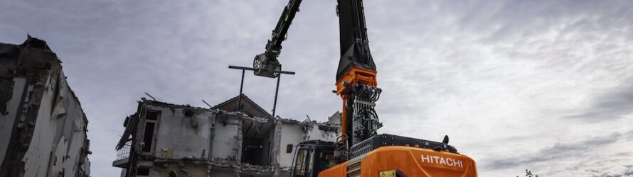 Hitachi expune la Bauma șase excavatoare adaptate pentru aplicații speciale