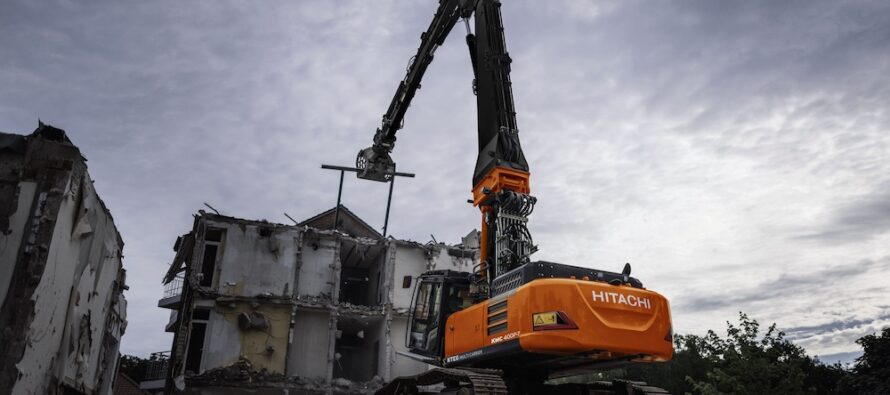 Hitachi expune la Bauma șase excavatoare adaptate pentru aplicații speciale